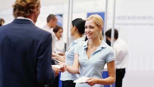 Fata simpla ca hostess-2-3 ore dupa cursuri sau programul de lucru,bani mul